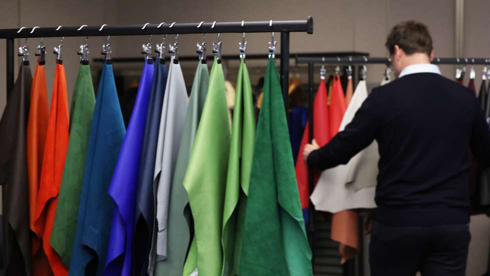 epa12577931 A person browses leather swatches at a hotel in Seoul, South Korea, 08 December 2025.
The French Leather Corner 2025, an event showcasing the craftmanship of the French Tanners and Leather Association's artisans, aims to showcase high-quality leather products and materials from the European country. The event runs 08 to 09 December.  EPA/YONHAP SOUTH KOREA OUT
