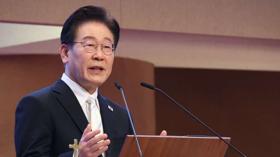 epa12870553 South Korean President Lee Jae Myung delivers a speech during an Easter service at Yoido Full Gospel Church in Yeouido, western Seoul, South Korea, 05 April 2026.  EPA/YONHAP SOUTH KOREA OUT