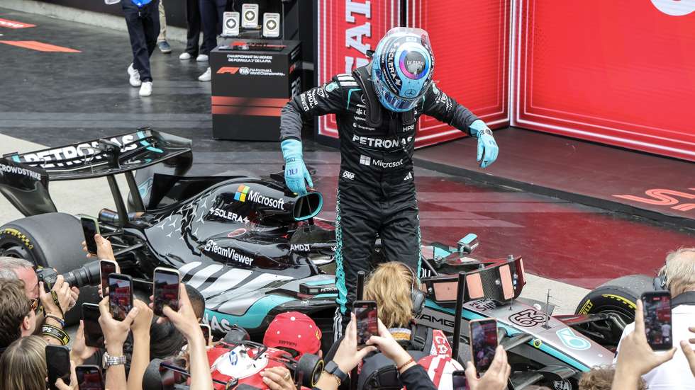 epa12987462 Mercedes driver George Russell of Britain gets out of his car after winning the Sprint in the Formula 1 Canada Grand Prix at the Circuit Gilles Villeneuve in Montreal, Canada, 23 May 2026.  EPA/CRISTOBAL HERRERA-ULASHKEVICH / POOL