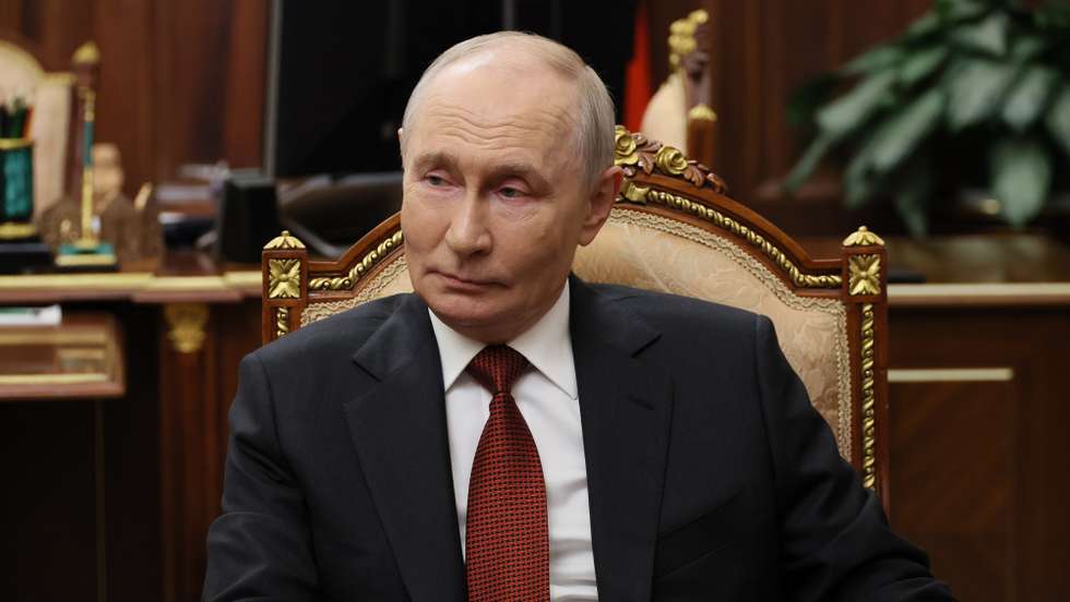 epa13184988 Russian President Vladimir Putin answers questions from journalist Pavel Zarubin (not pictured) during an interview at the Kremlin in Moscow, Russia, 22 August 2026.  EPA/MIKHAIL METZE / SPUTNIK / KREMLIN POOL MANDATORY CREDIT