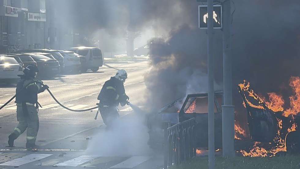 epa12299576 A still image taken from a handout video made available by the official telegram channel of the Governor of the Belgorod Region, Vyacheslav Gladkov, shows a burning car after a reported Ukrainian drone strike in Belgorod, Russia, 14 August 2025. Three civilians were injured after a Ukrainian drone struck a car in the center of Belgorod, the region's governor said.  EPA/BELGOROD REGION GOVERNOR VYACHESLAV GLADKOV VIA TELEGRAM HANDOUT -- MANDATORY CREDIT -- BEST QUALITY AVAILABLE -- HANDOUT EDITORIAL USE ONLY/NO SALES/NO ARCHIVES