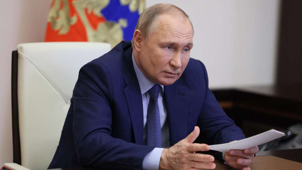 epa10000232 Russian President Vladimir Putin chairs a meeting on economic issues via a video conference at Novo-Ogaryovo residence outside Moscow, Russia, 07 June 2022.  EPA/MIKHAIL METZEL / KREMLIN POOL / SPUTNIK MANDATORY CREDIT