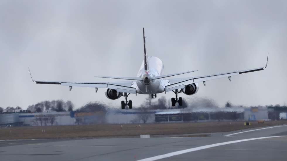 epa09772115 A passenger plane lands at the Okecie airport during a strong winds in Warsaw, Poland, 19 February 2022. The Institute of Meteorology and Water Management issued warnings as the storm Eunice with very strong wind gusts sweeps throughout Poland.  EPA/Leszek Szymanski POLAND OUT
