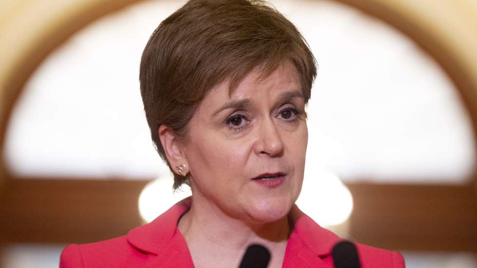 epa09951668 First Minister of Scotland Nicola Sturgeon delivers brief remarks to members of the news media beside US Speaker of the House Nancy Pelosi (not pictured) before their meeting on Capitol Hill in Washington, DC, USA, 16 May 2022. Pelosi and Sturgeon discussed the Russian invasion of Ukraine and bilateral relations.  EPA/MICHAEL REYNOLDS