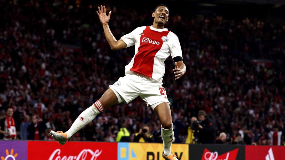 epa09940836 Sebastien Haller of Ajax celebrates after scoring the 3-0 lead from the penalty spot during the Dutch Eredivisie soccer match between Ajax Amsterdam and SC Heerenveen in Amsterdam, Netherlands, 11 May 2022.  EPA/MAURICE VAN STEEN