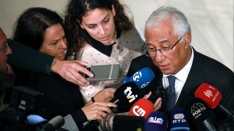 O primeiro-ministro, António Costa, fala com a comunicação social durante a inauguração da exposição “Quem conta um conto… Paula Rego na coleção de Serralves" no Museu de Arte Contemporânea de Serralves, no Porto, 15 de novembro de 2022. ESTELA SILVA/LUSA