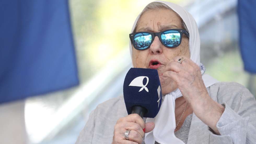 epa08134528 The head of the Mothers of the Plaza de Mayo Mothers Association, Hebe de Bonafini, speaks during an event after the traditional round in the Plaza de Mayo, in Buenos Aires, Argentina, 16 January 2020. De Bonafini, a strong defender of Peronism, said that in Argentina there are 'political prisoners' and asked the President of the country and leader of that movement, Alberto Fernandez, as well as the rest of politicians who advocate for their 'freedom'.  EPA/Tono Gil