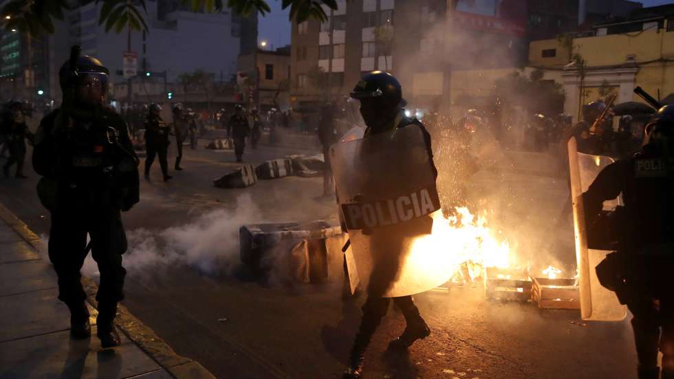 epa10358550 Members of the police engage protesters in favor of Pedro Castillo and against Congress demonstrate on the streets of downtown Lima, Peru, 09 December 2022. Demonstrators blocked some roads in the south, to protest against the new president of the Republic, Dina Boluarte, and to demand the advancement of general elections. The protests have been concentrated especially in the southern cities of Ica, Arequipa, Tacna and Cuzco, as well as mobilizations in Chimbote and Chiclayo, north of Lima, and in the Peruvian capital.  EPA/Paolo Aguilar