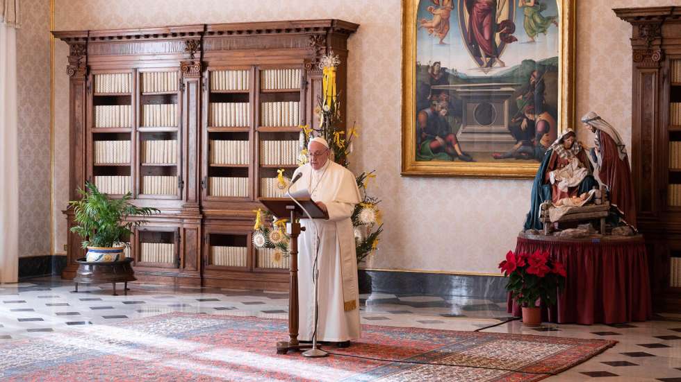 epa08907211 A handout picture provided by the Vatican Media shows Pope Francis during his Angelus Prayer from the library of the Palazzo Apostolico, in Vatican City, 27 December 2020 (issued 28 December 2020).  EPA/VATICAN MEDIA HANDOUT  HANDOUT EDITORIAL USE ONLY/NO SALES