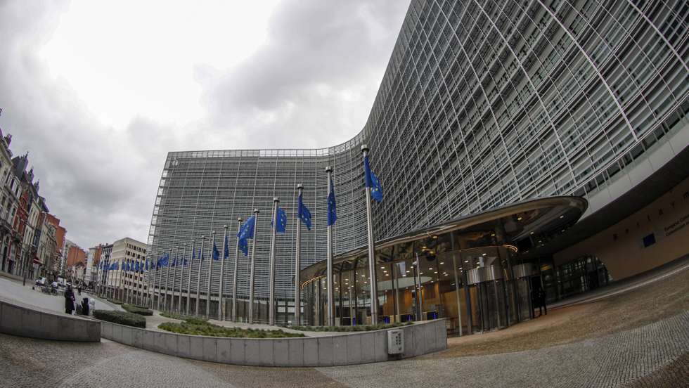 epa10381440 The European Commission headquarters Berlaymont building in Brussels, Belgium, 29 December 2022. The EU Health Security Committee will meet on 29 December as China reopens its borders for travelers in the middle of a local COVID-19 crisis.  EPA/OLIVIER HOSLET