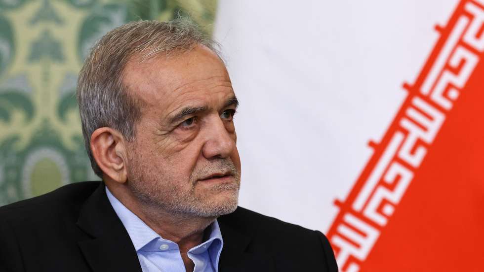 epa11830635 Iranian President Masoud Pezeshkian during his meeting with Russian President Putin at the Kremlin in Moscow, Russia, 17 January 2025. The Iranian president is on an official visit to Moscow, where he is expected to hold talks with his Russian counterpart Putin and sign an agreement on comprehensive strategic partnership.  EPA/EVGENIA NOVOZHENINA / POOL