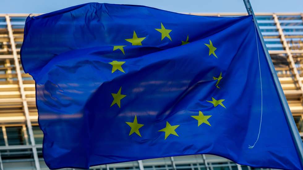 epa08999148 A European flag is seen in front of the European Commission in Brussels, Belgium, 09 February 2021.  EPA/STEPHANIE LECOCQ