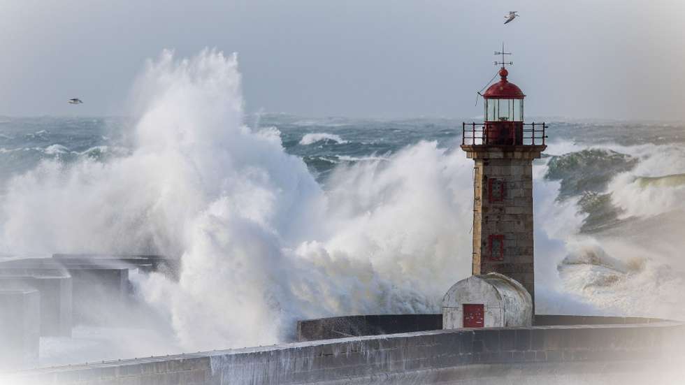 Agitação marítima na zona da Foz do Rio Douro