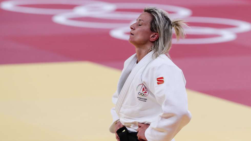 A judoca portuguesa Telma Monteiro foi derrotada pela judoca polaca Julia Kowalczyk, depois de mais de 5 minutos no golden score e falhou os quartos de final dos Jogos Olimpicos de Tóquio 2020, no Budokan em Tóquio, 26 de julho de 2021. TIAGO PETINGA/LUSA