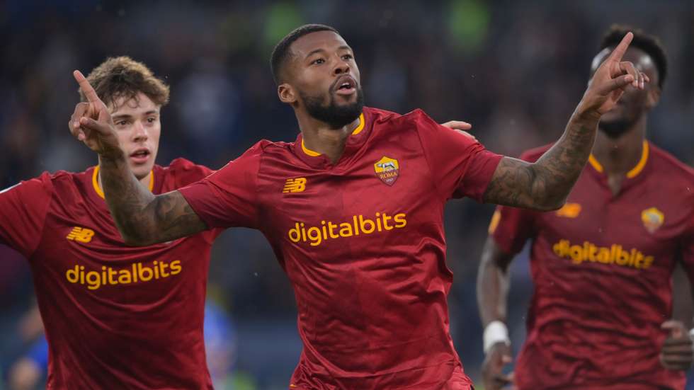 Wijnaldum inaugurou o marcador e sofreu a grande penalidade do 2-0 de Dybala no regresso às vitórias da Roma