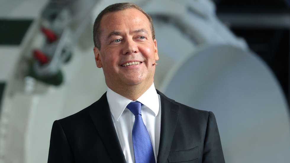 epa10590639 Deputy head of Russia's Security Council Dmitry Medvedev meets with staff members during his visit to the military-industrial corporation NPO Mashinostroyenia in Reutov, outside Moscow, Russia, 25 April 2023. Potential adversaries of Russia should not underestimate the possibility of Russia using nuclear weapons, Security Council deputy head Dmitry Medvedev said.  EPA/EKATERINA SHTUKINA / SPUTNIK / GOVERNMENT PRESS SERVICE POOL MANDATORY CREDIT