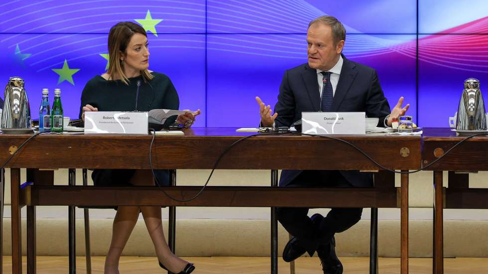 epa11758205 Polish Prime Minister Donald Tusk (R) and European Parliament President Roberta Metsola (L), during their meeting at the Prime Minister's Office in Warsaw, Poland, 05 December 2024. Chairwoman Metsola is on a one-day visit to Poland in connection with the upcoming Polish Presidency of the European Union.  EPA/PAWEL SUPERNAK POLAND OUT