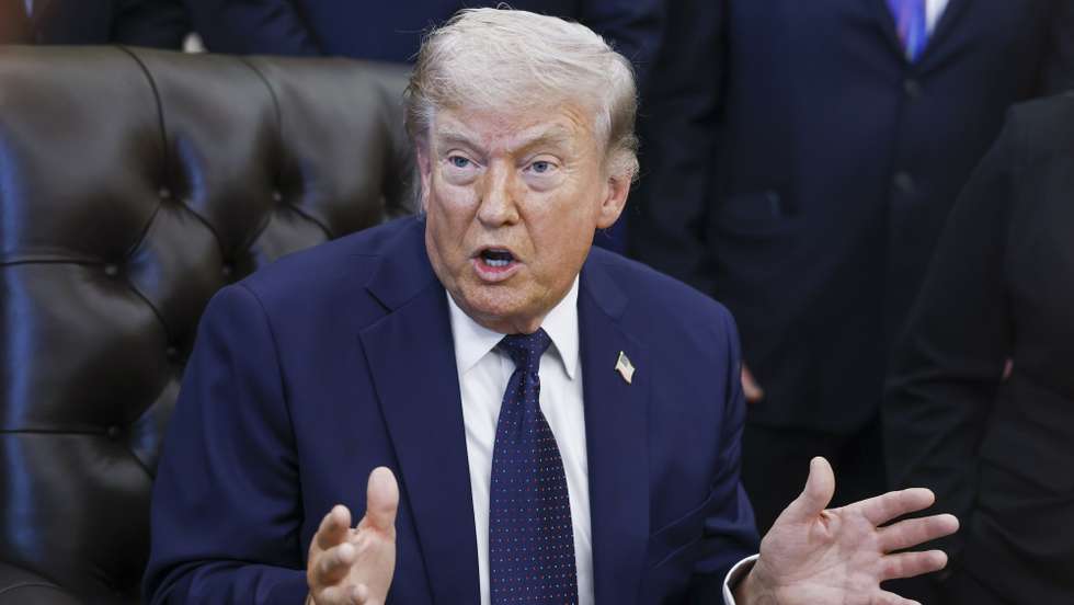 epa12910094 US President Donald Trump responds to a question from the news media during a Health Care Affordability event in the Oval Office at the White House, in Washington, DC, USA, 23 April 2026.  EPA/WILL OLIVER / POOL