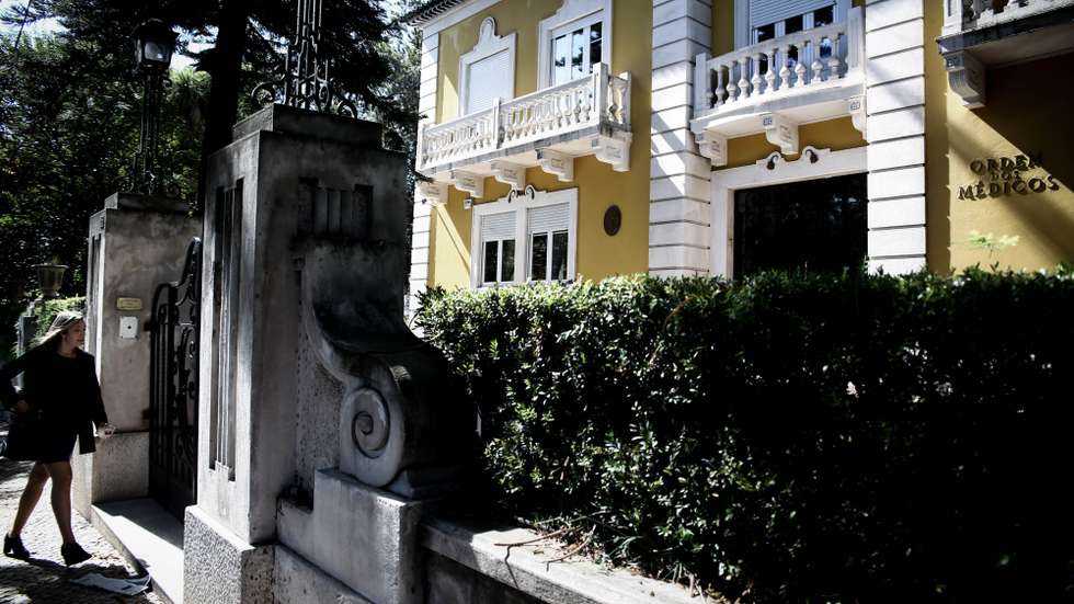 Ordem dos Médicos tem novo bastonário, depois de dirigida por Miguel Guimarães durante seis anos