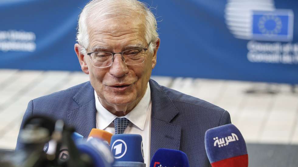 epa10023520 High Representative for Foreign Affairs and Security Policy Josep Borrell speaks to the press as he arrives for the Foreign Affairs Council in Luxembourg, 20 June 2022. The Council will discuss the latest developments in the Horn of Africa, EU relations with Egypt, and will exchange views on Russia's invasion of Ukraine.  EPA/JULIEN WARNAND