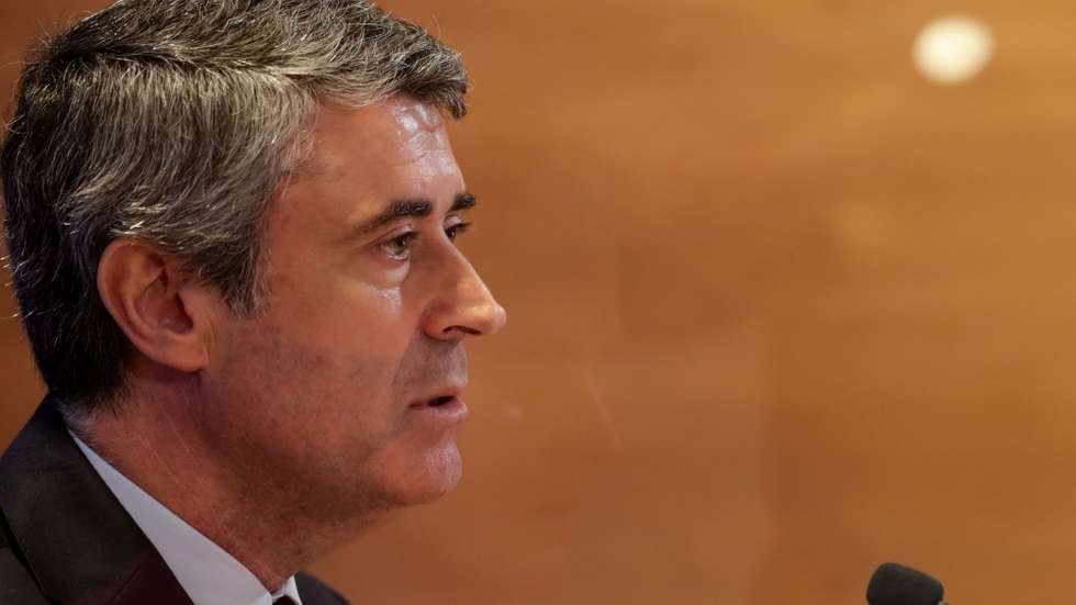 O ministro da Administração Interna, José Luis Carneiro, durante o briefing do Conselho de Ministros em Lisboa, 28 de julho de 2022. TIAGO PETINGA/LUSA