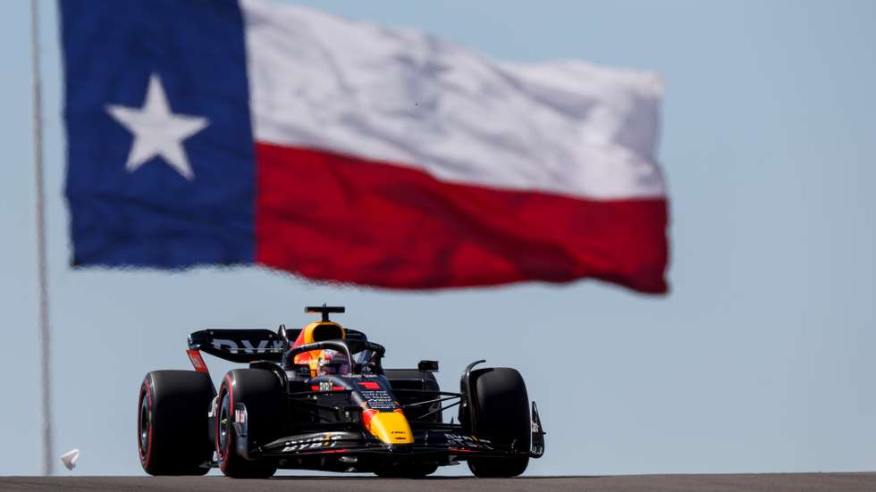 Max Verstappen resistiu às adversidades na corrida, somou o 13.º triunfo do ano e carimbou o título da Red Bull