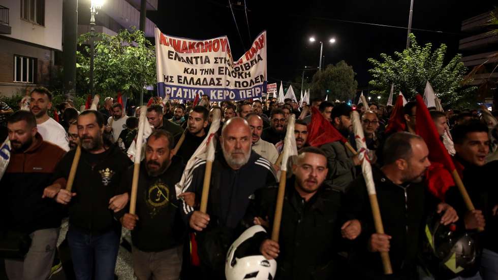 epa13285554 Protesters shout slogans during an anti-war rally on the occasion of the visit of US Secretary of State Marco Rubio in Athens, Greece, 06 October 2026.  EPA/ORESTIS PANAGIOTOU