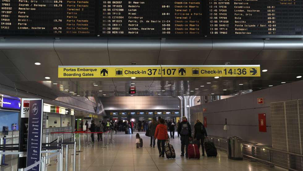 A Agência Portuguesa do Ambiente teve duas posições distintas sobre os dois projetos de obras para o aeroporto Humberto Delgado