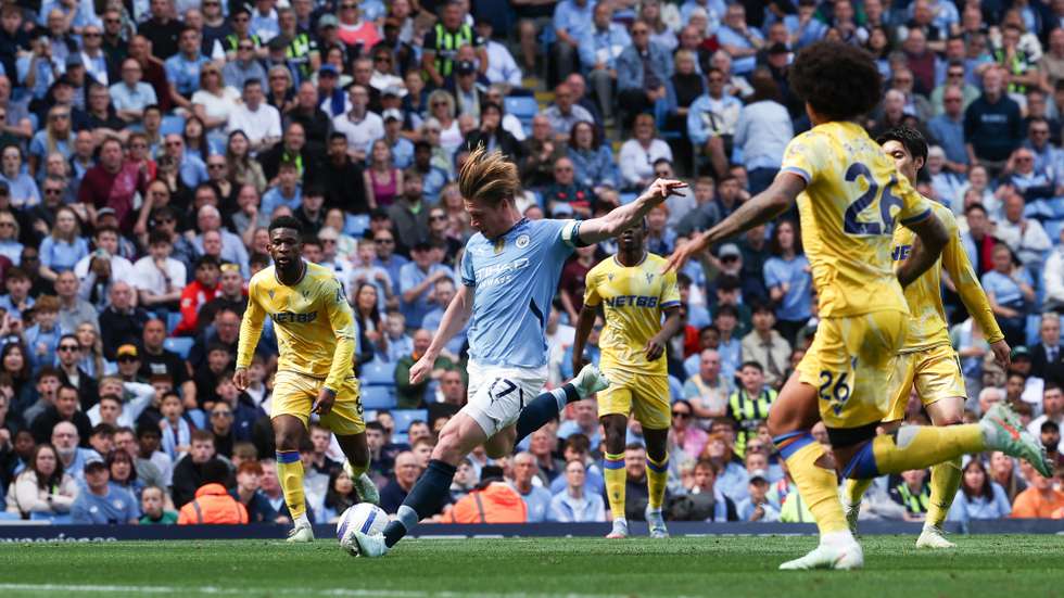 epa12026788 Kevin De Bruyne of Manchester City in action during the English Premier League soccer match between Manchester City and Crystal Palace, in Manchester, Britain, 12 April 2025.  EPA/ADAM VAUGHAN EDITORIAL USE ONLY. No use with unauthorized audio, video, data, fixture lists, club/league logos, 'live' services or NFTs. Online in-match use limited to 120 images, no video emulation. No use in betting, games or single club/league/player publications.