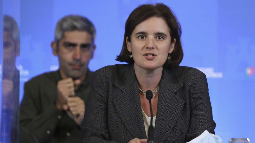 A ministra de Estado e da Presidência, Mariana Vieira da Silva, fala aos jornalistas durante a conferência de imprensa no final da reunião do Conselho de Ministros, no Palácio da Ajuda, em Lisboa, 21 de outubro de 2021. ANTÓNIO COTRIM/LUSA