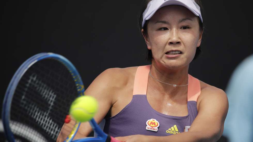 epa08146058 Peng Shuai of China in action during her women's singles first round match against Nao Hibino of Japan at the Australian Open Grand Slam tennis tournament in Melbourne, Australia, 21 January 2020. EPA/FRANCIS MALASIG