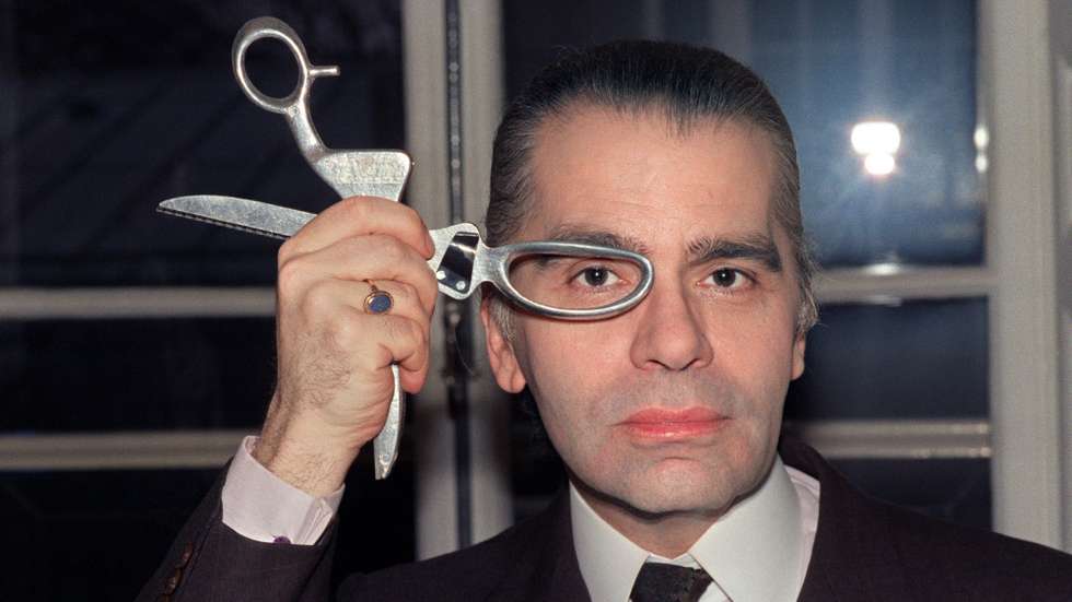 O designer de moda alemão Karl Lagerfeld morreu a 19 de fevereiro de 2019, com 85 anos. Para trás deixou uma longa e criativa carreira de 65 anos, principalmente na moda