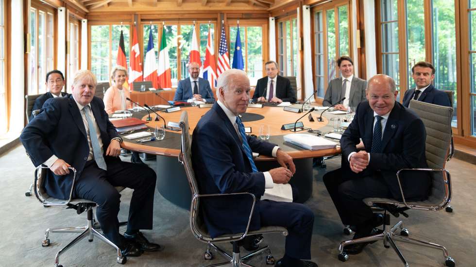 epa10035172 (L-R) Japanese Prime Minister Fumio Kishida, British Prime Minister Boris Johnson, European Commission President Ursula von der Leyen, European Council President Charles Michel, US President Joe Biden, Italian Prime Minister Mario Draghi, Canadian Prime Minister Justin Trudeau, German Chancellor Olaf Scholz, and French President Emmanuel Macron pose at the round table prior the first working session  during the G7 Summit at Elmau Castle in Kruen, Germany, 26 June 2022. Germany is hosting the G7 summit at Elmau Castle near Garmisch-Partenkirchen from 26 to 28 June 2022.  EPA/Sven Kanz / POOL