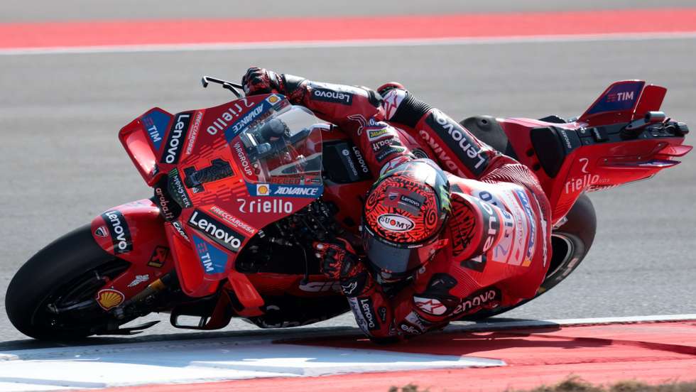 epa11627865 Ducati Lenovo rider Francesco Bagnaia of Italy in action during a practice session  for the Motorcycling Grand Prix of Indonesia at the Pertamina Mandalika International Circuit on Lombok island, Indonesia, 27 September 2024.  EPA/ADI WEDA