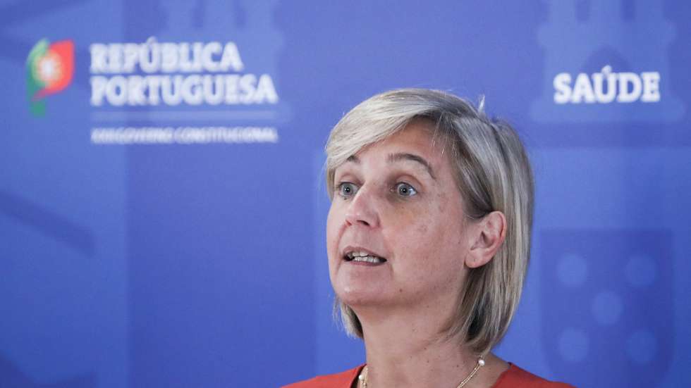 A ministra da Saúde, Marta Temido, fala aos jornalistas durante uma conferência de imprensa sobre os problemas no Serviço Nacional de Saúde (SNS), em Lisboa, 15 de junho de 2022. A ministra da Saúde anunciou hoje uma comissão para acompanhar a resposta das urgências de ginecologia e obstetrícia e bloco de partos dos hospitais, integrando coordenadores regionais e um nacional. ANTÓNIO COTRIM/LUSA
