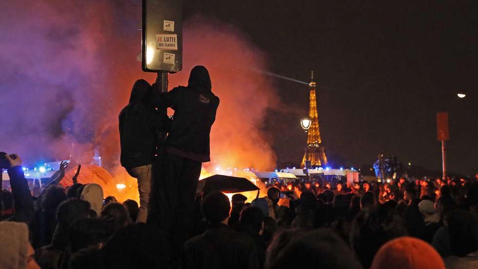epa10528917 Protesters set fire to construction equipments at Concorde square as people gather near the National Assembly to protest against the pension reform law in Paris, France, 17 March 2023. A second day of protest is expected around the National Assembly after French Prime Minister Elisabeth Borne on 16 March had announced the use of article 49 paragraph 3 (49.3) of the Constitution of France to have the text on the controversial pension reform law to be definitively adopted without a vote.  EPA/TERESA SUAREZ