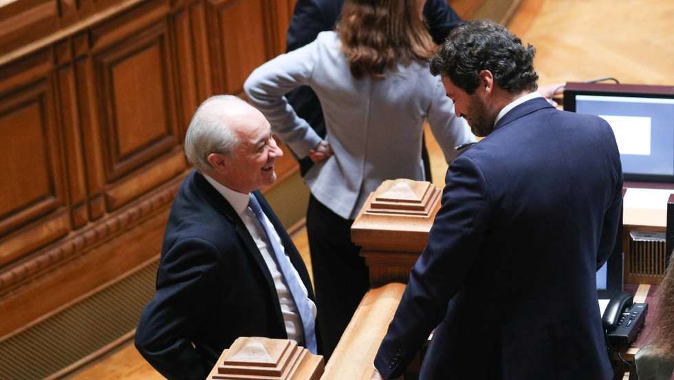 O líder do PSD afirmou esta quarta-feira, em entrevista à TVI, que "nunca na vida" um Governo que lidere se colocará "nas mãos do Chega"