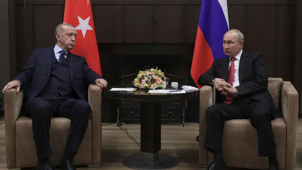 epa09495223 Russian President Vladimir Putin (R) speaks with Turkish President Recep Tayyip Erdogan during their meeting at the Bocharov Ruchei residence in Sochi, Russia, 28 September 2021. According to Vladimir Putin, Russia and Turkey have not already compensated for all the losses in trade during the pandemic year and even increased it. The Russian President noted the successful cooperation of the two countries in Syria and Libya. Also, according to him, Turkey's influence on the situation contributes to reconciliation in Karabakh.  EPA/VLADIMIR SMIRNOV/ SPUTNIK / KREMLIN POOL MANDATORY CREDIT