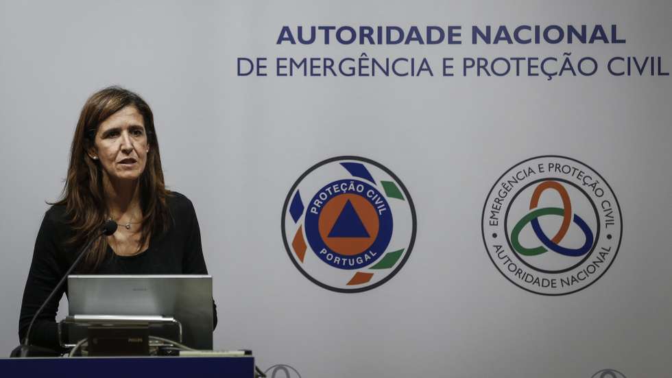 A secretária de Estado da Administração Interna, Patrícia Gaspar, usa da palavra durante a cerimónia de tomada de posse do novo comandante Nacional de Emergência e Proteção Civil, André Fernandes, e do 2.º comandante Nacional de Emergência e Proteção Civil, Miguel Cruz, na Sede da Autoridade Nacional de Emergência e Proteção Civil, em Oeiras, 04 de dezembro de 2020. RODRIGO ANTUNES/LUSA