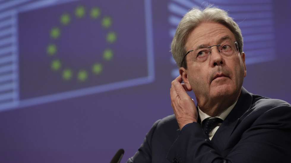 epa09990019 European Commissioner in charge of Economy, Paolo Gentiloni speaks during a press conference on convergence report reviews member states' preparedness to join the euro area in Brussels, Belgium, 01 June 2022. During the weekly College meeting European Commission has concluded that Croatia is ready to adopt the euro on 01 January 2023, bringing the number of euro area Member States to twenty.  EPA/OLIVIER HOSLET