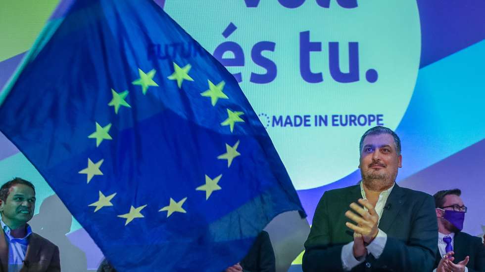 O candidato do Volt às eleições legislativas e cabeça de lista do partido por Lisboa, Tiago de Matos Gomes durante a apresentação dos candidatos às eleições legislativas do Volt, em Coimbra, 18 de dezembro de 2021. PAULO NOVAIS/LUSA