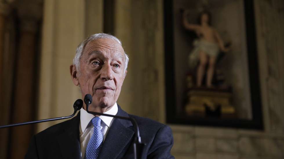 O Presidente da República, Marcelo Rebelo de Sousa, intervém na sessão de encerramento do 4.º Encontro Nacional de Cuidadores Informais, organizado pela Câmara Municipal de Leiria, em parceria com a Panóplia de Heróis - Associação Nacional de Cuidadores Informais, em Leiria, 05 de novembro de 2022. PAULO CUNHA/LUSA
