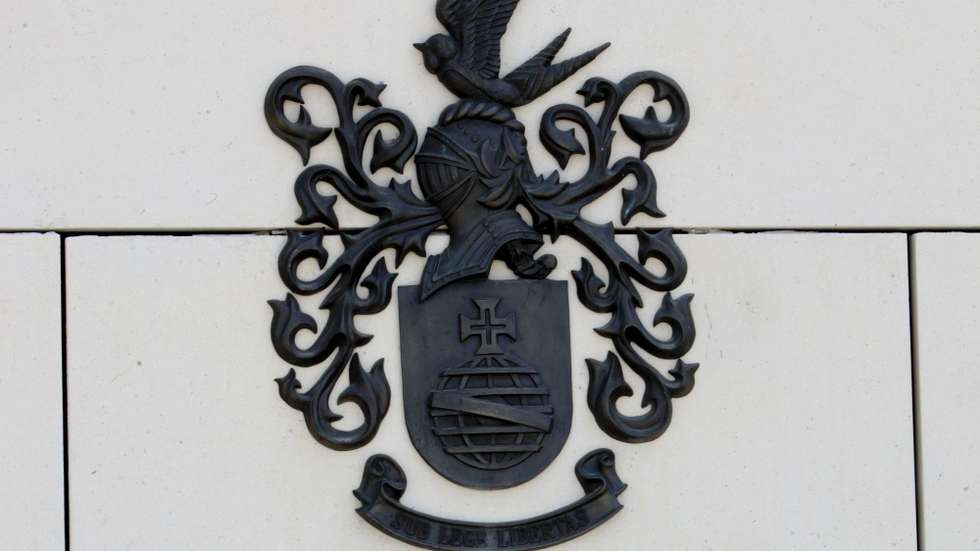 Logotipo do Serviço de Estrangeiros e Fronteiras (SEF).