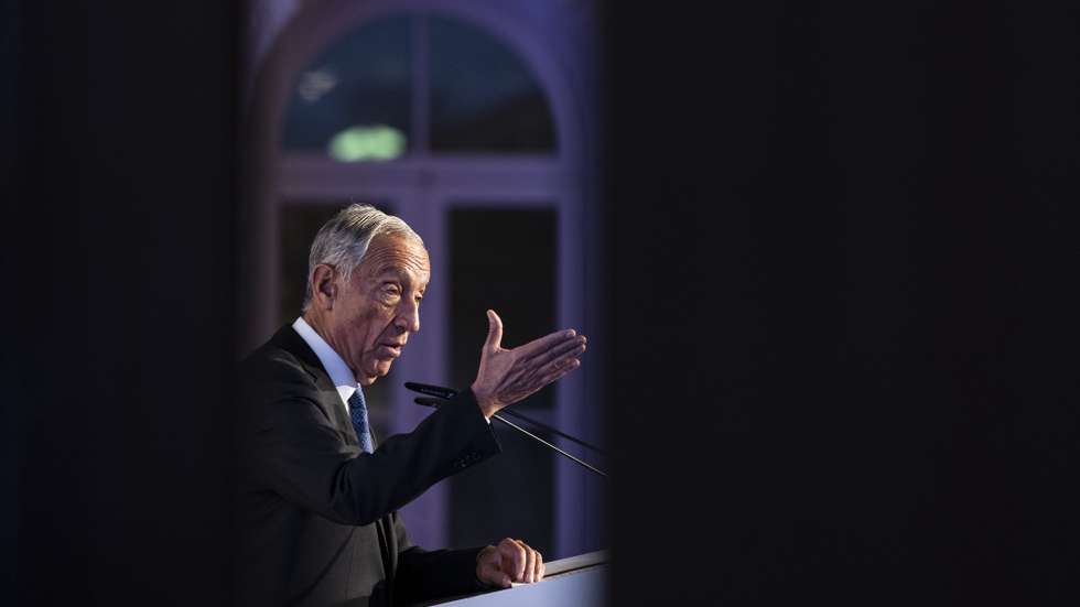 O Presidente da República, Marcelo Rebelo de Sousa, intervém na cerimónia “Portugal Justo” - 13.ª Edição do Prémio Manuel António da Mota, entregue à Reencontro – Associação Social, Educativa e Cultural que atua junto de pessoas e famílias vulneráveis, no Porto, 27 de novembro de 2022. Criada em 2010, e com sede em Vila Nova de Tazem, concelho de Gouveia, na Guarda, a Reencontro desenvolve atividades nas áreas social, educativa e cultural junto de pessoas e famílias em situação de vulnerabilidade ou exclusão social. JOSÉ COELHO/LUSA