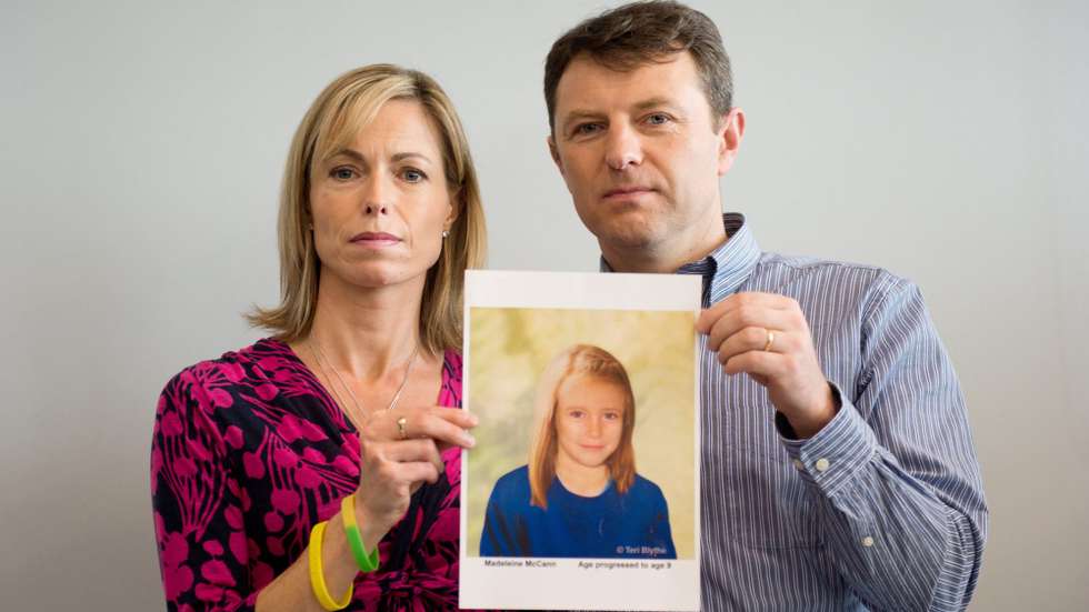 Gerry e Kate McCann com uma imagem-robô de como Maddie seria com 9 anos