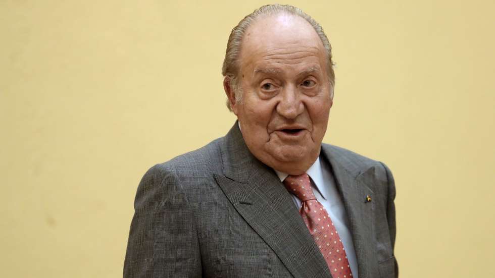 epa08582268 (FILE) - Spain King Juan Carlos I arrives for a meeting of the COTEC Foundation patronage at the Palace of El Pardo in Madrid, Spain, 31 May 2017 (reissued on 03 August 2020). Spanish Royal Household has announced that Emeritus King Juan Carlos I has proclaimed his intended decision to move abroad so as to not interfere in the image of the Spanish monarchy due to his alleged implication in a Swiss offshore account investigation. EFE/Sergio Barrenechea  EPA/Sergio Barrenechea