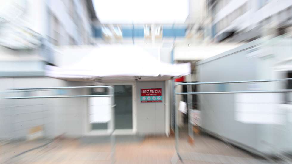 Entrada da triagem nas urgências do Hospital do Espírito Santo De Évora, em Évora, 16 de fevereiro de 2021. NUNO VEIGA/LUSA