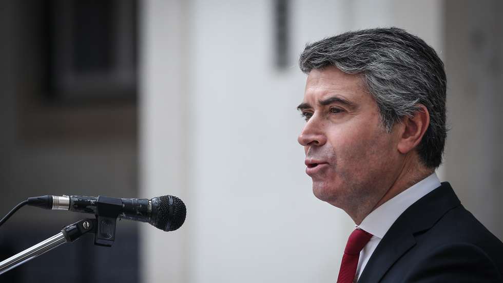 O Ministro da Administração Interna, José Luís Carneiro, intervém na cerimónia de encerramento do Ano Académico e do Compromisso de Honra do 34.º Curso de Formação de Oficiais de Polícia, em Lisboa, 21 de junho de 2022. RODRIGO ANTUNES/LUSA