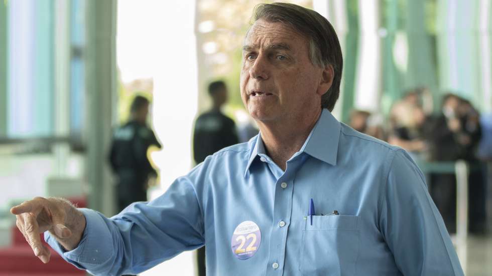 epa10252948 The President of Brazil and candidate for re-election, Jair Bolsonaro speaks during a press conference at the Palacio da Alvorada de Brasilia, in Brasilia, Brazil, 19 October 2022.  EPA/Joedson Alves