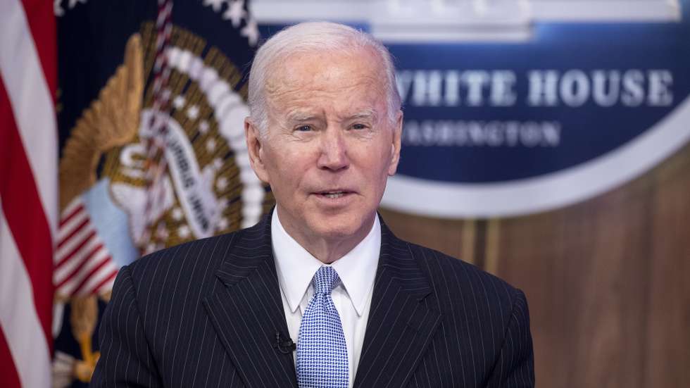 epa10313204 US President Joe Biden attends an event to deliver remarks and meet with business and labor leaders in the Eisenhower Executive Office Building, on the White House complex in Washington, DC, USA, 18 November 2022.  EPA/MICHAEL REYNOLDS